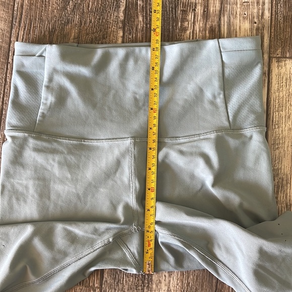 Lululemon Beautiful High Rise Leggings, 6 - Picture 13 of 17